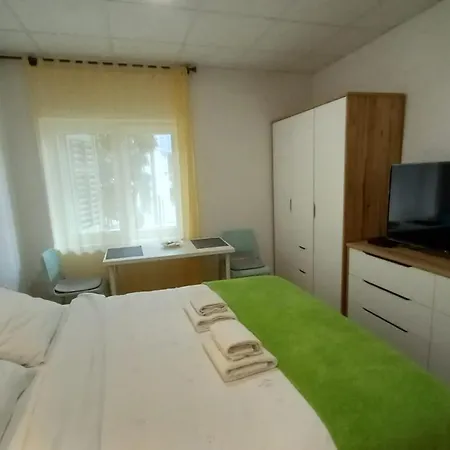 Zsa Zsa Zenta 1 Appartamento *