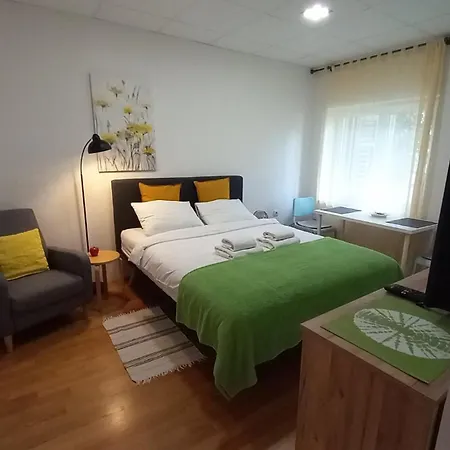 Zsa Zsa Zenta 1 Apartment