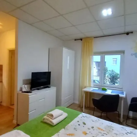 Zsa Zsa Zenta 1 Apartment